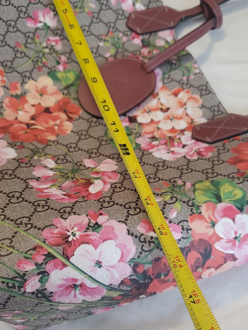 Gucci Floral GG Supreme Tote Bag in Pink Brown - Picture 11 of 13